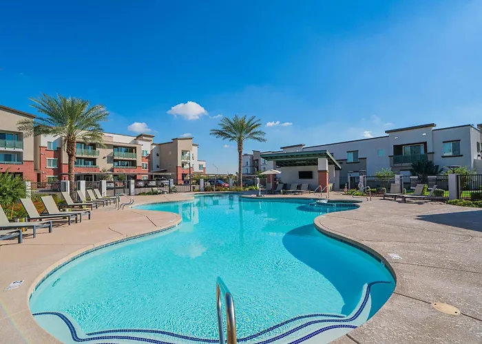 Apartment Game Day Ready Balcony Pool Gym Parking Wd Glendale