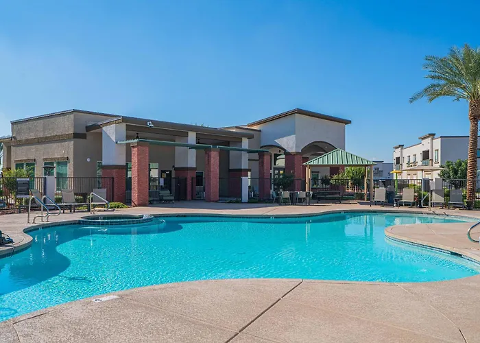 Game Day Ready Balcony Pool Gym Parking Wd Apartment Glendale