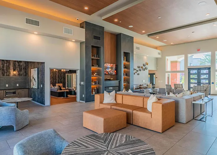 Game Day Ready Balcony Pool Gym Parking Wd Apartment Glendale