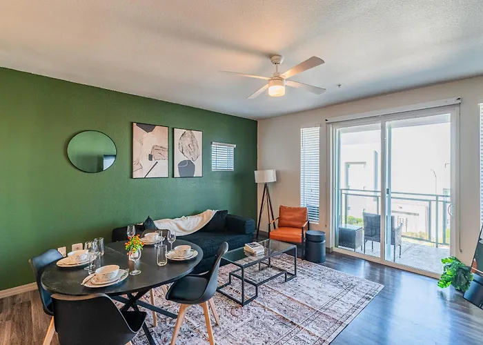 Apartment Game Day Ready Balcony Pool Gym Parking Wd Glendale