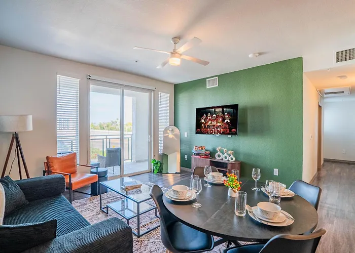 Game Day Ready Balcony Pool Gym Parking Wd Glendale