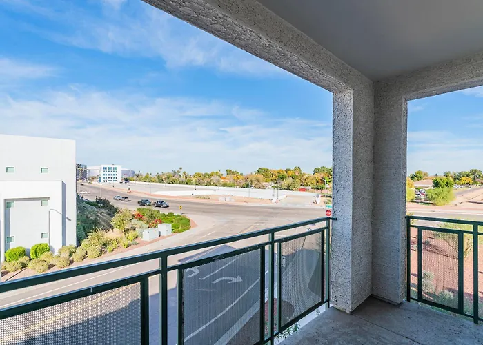 Game Day Ready Balcony Pool Gym Parking Wd Apartment *