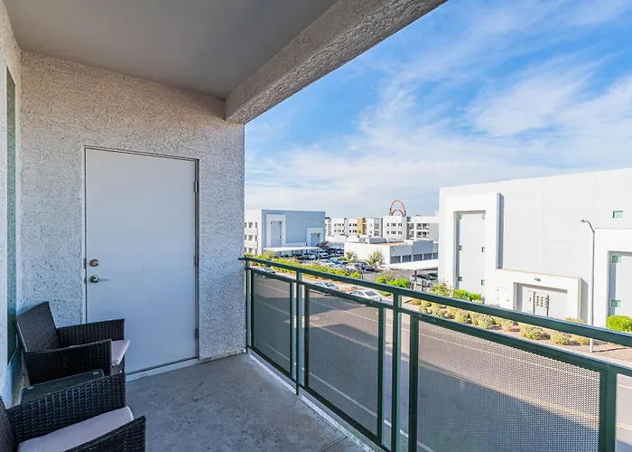 Game Day Ready Balcony Pool Gym Parking Wd Apartment